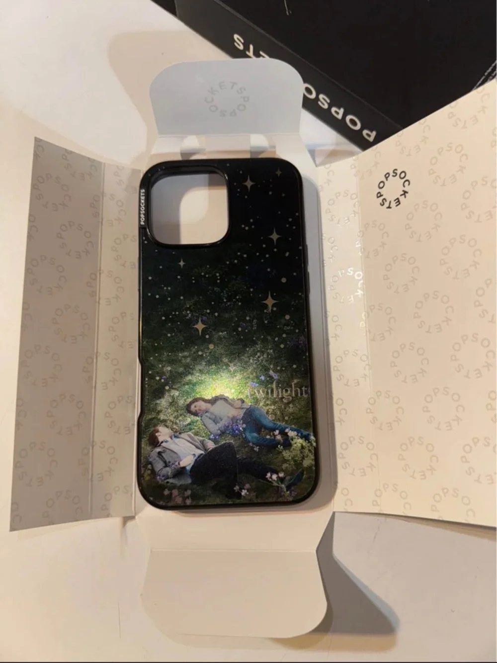 Twilight Bella & Edward Popsocket MagSafe Phone Case 16‎ Pro Max